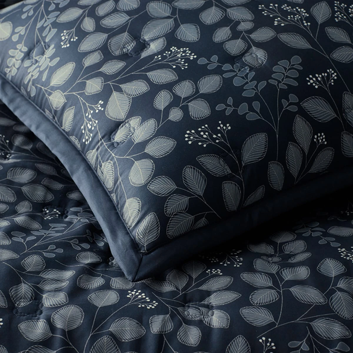 Legends Luxury™ Floral Buds Coverlet - Image 5